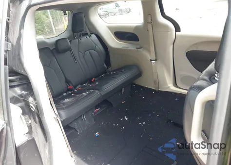 2017 Chrysler Pacifica Touring-L z USA, uszkodzony, nr VIN 2C4RC1BG7HR527307